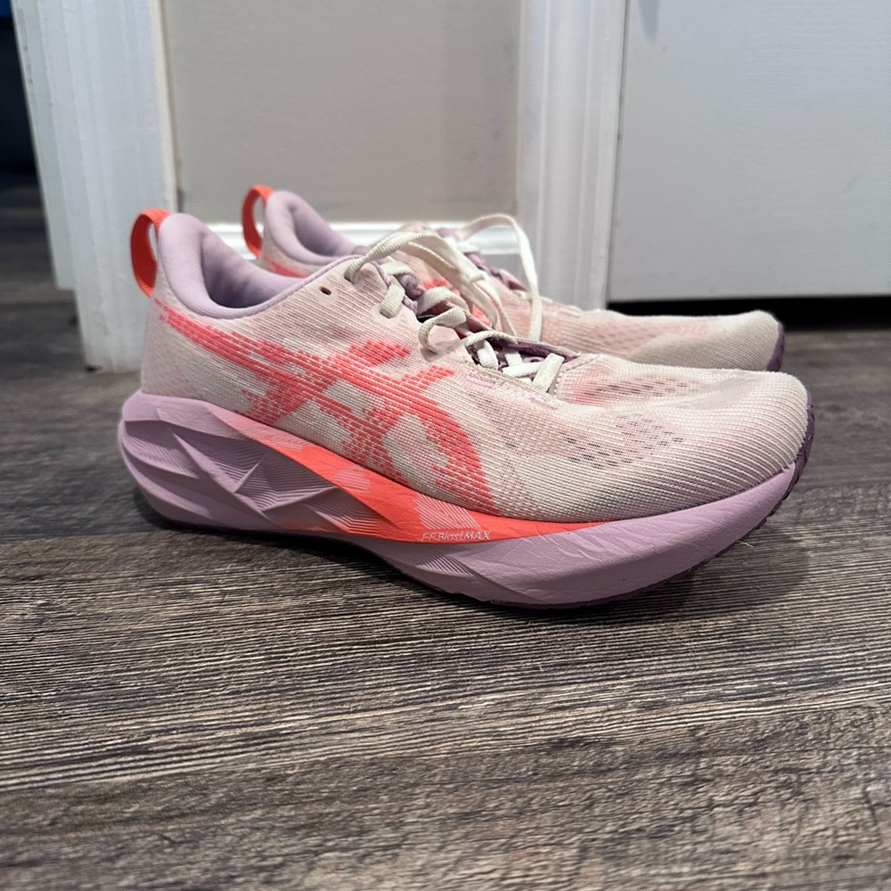 ASICS novablast